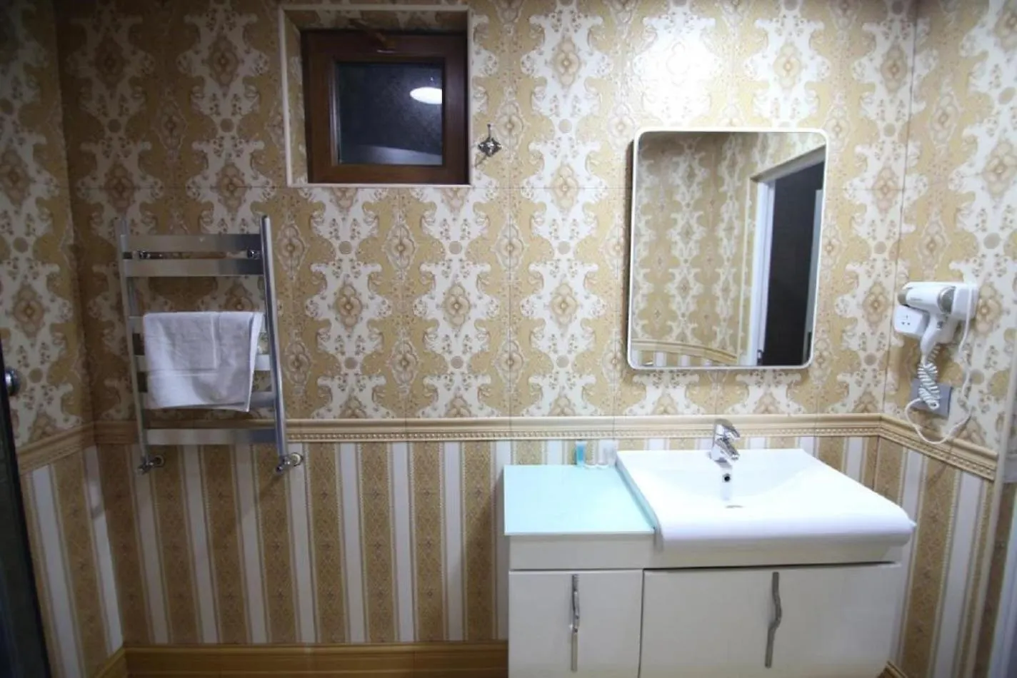 Prime Pilot Center Baku Hotel