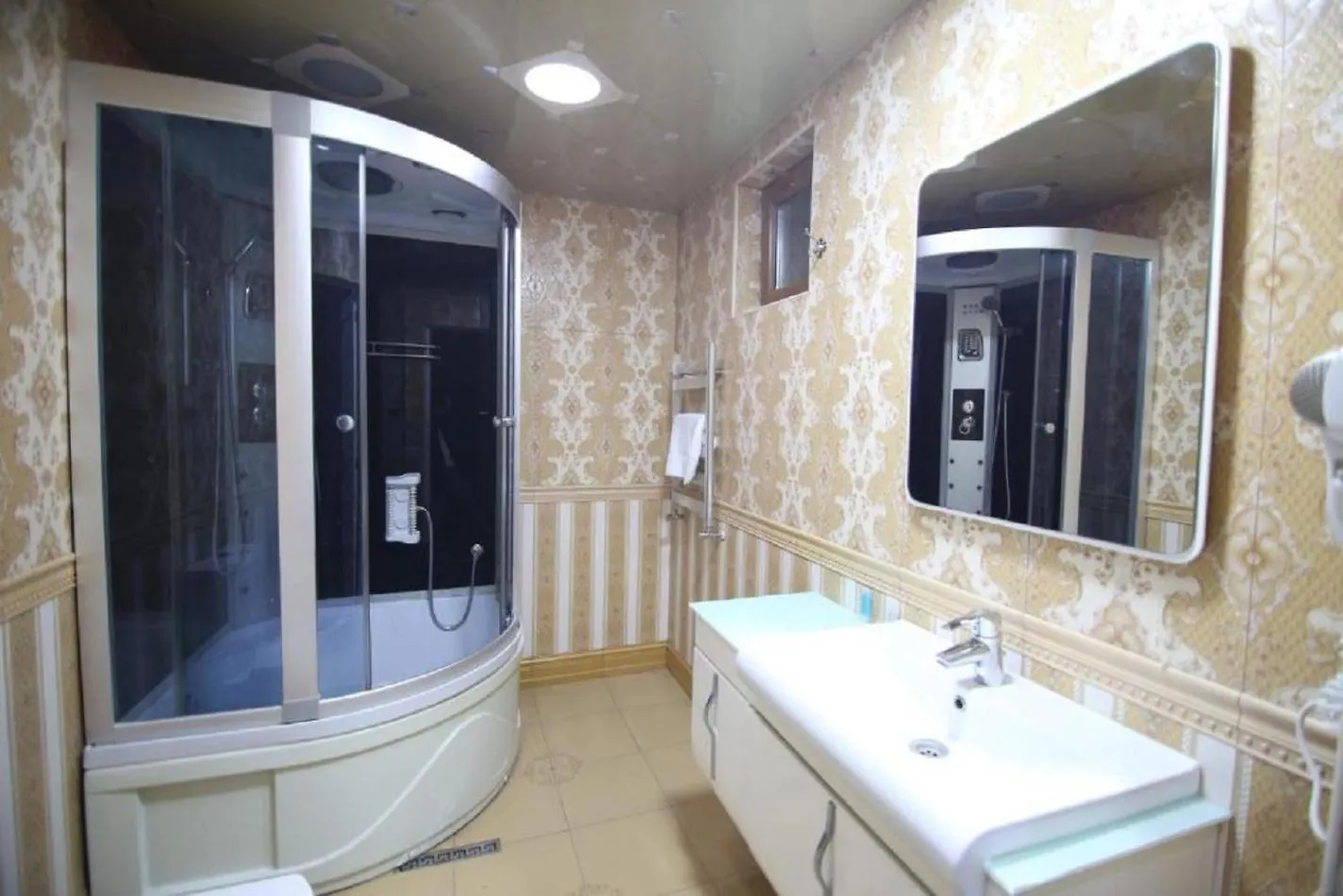 Prime Pilot Center Baku Hotel 4*,